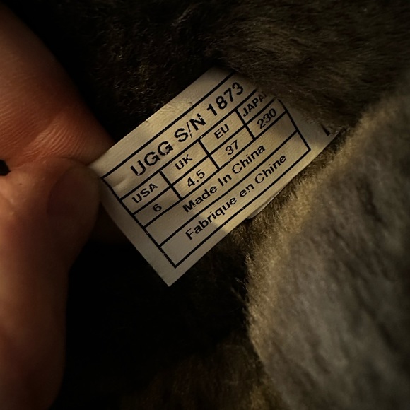 UGG Bailey Button Triplet Shearling Boots - Women’s size 6 - Picture 10 of 14